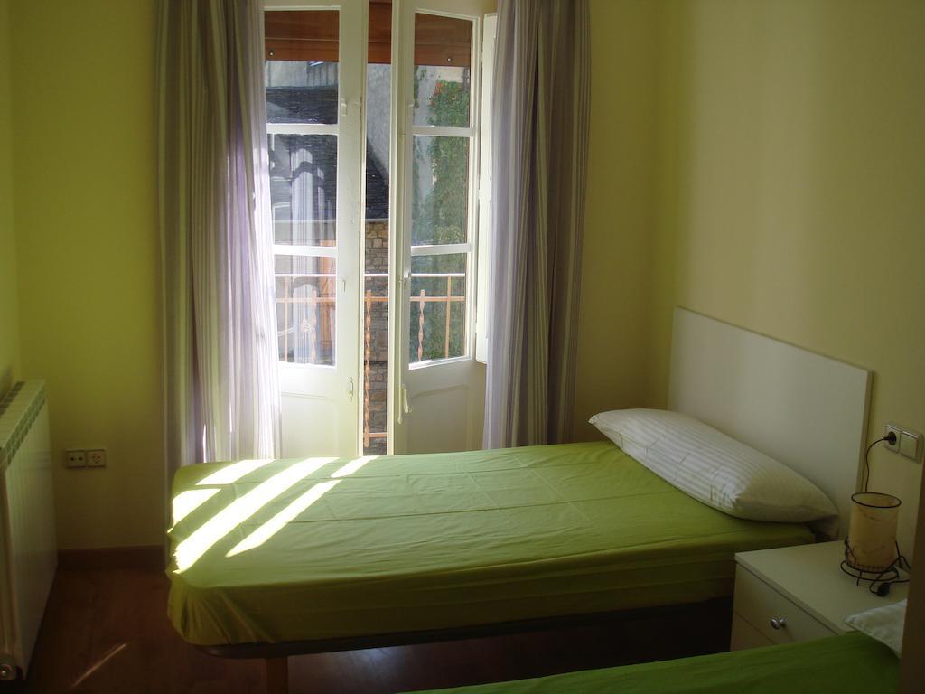 Apartamentos Valles Broto Chambre photo